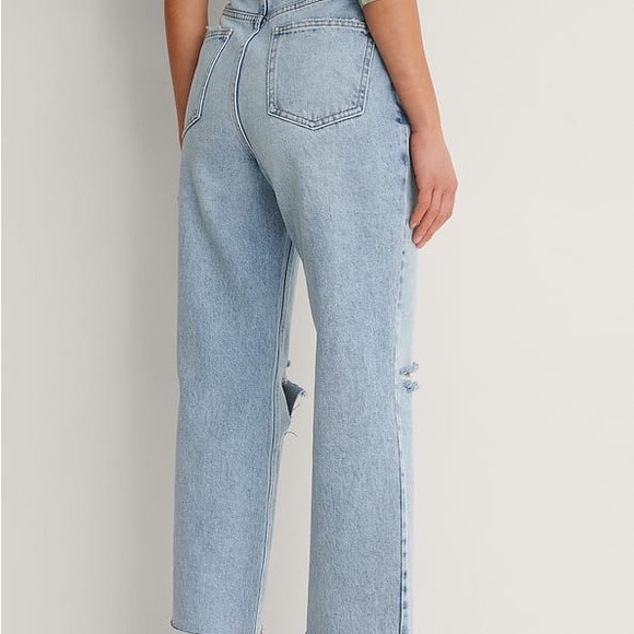 NA-KD Open Knee Straight High Waist Jeans - Picture 3 of 5